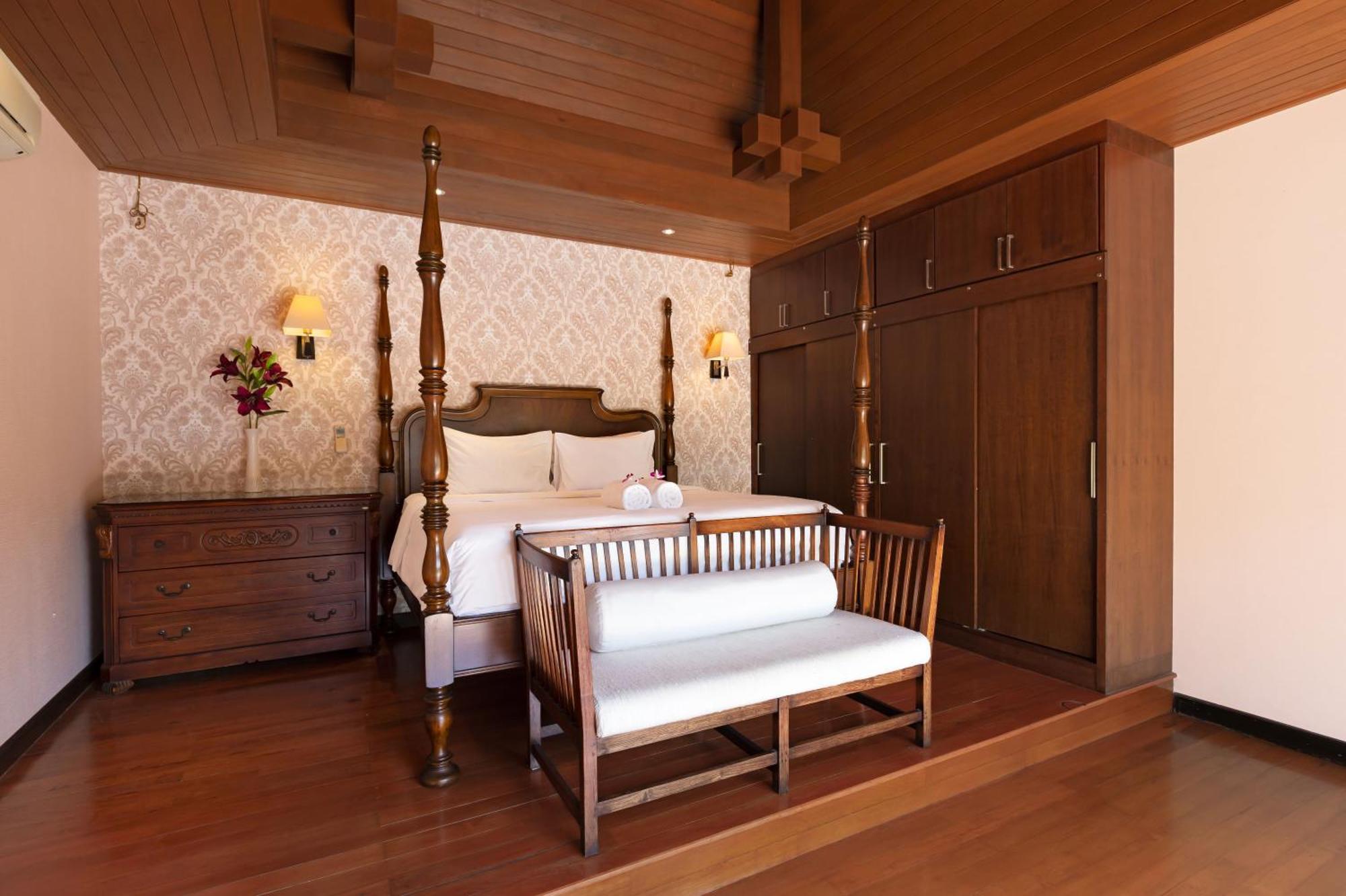 Extraordinary Courtyard 6Br Pool Villa Sri Suri, Naiharn Rawai 외부 사진